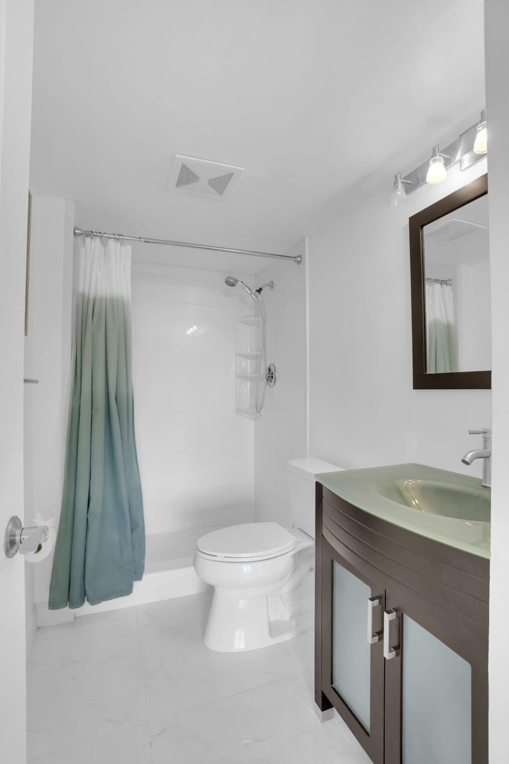 2121 North Ocean Boulevard, Unit 1008E Boca Raton, FL 33431 - Photo 16 of 25 Guest Bathroom