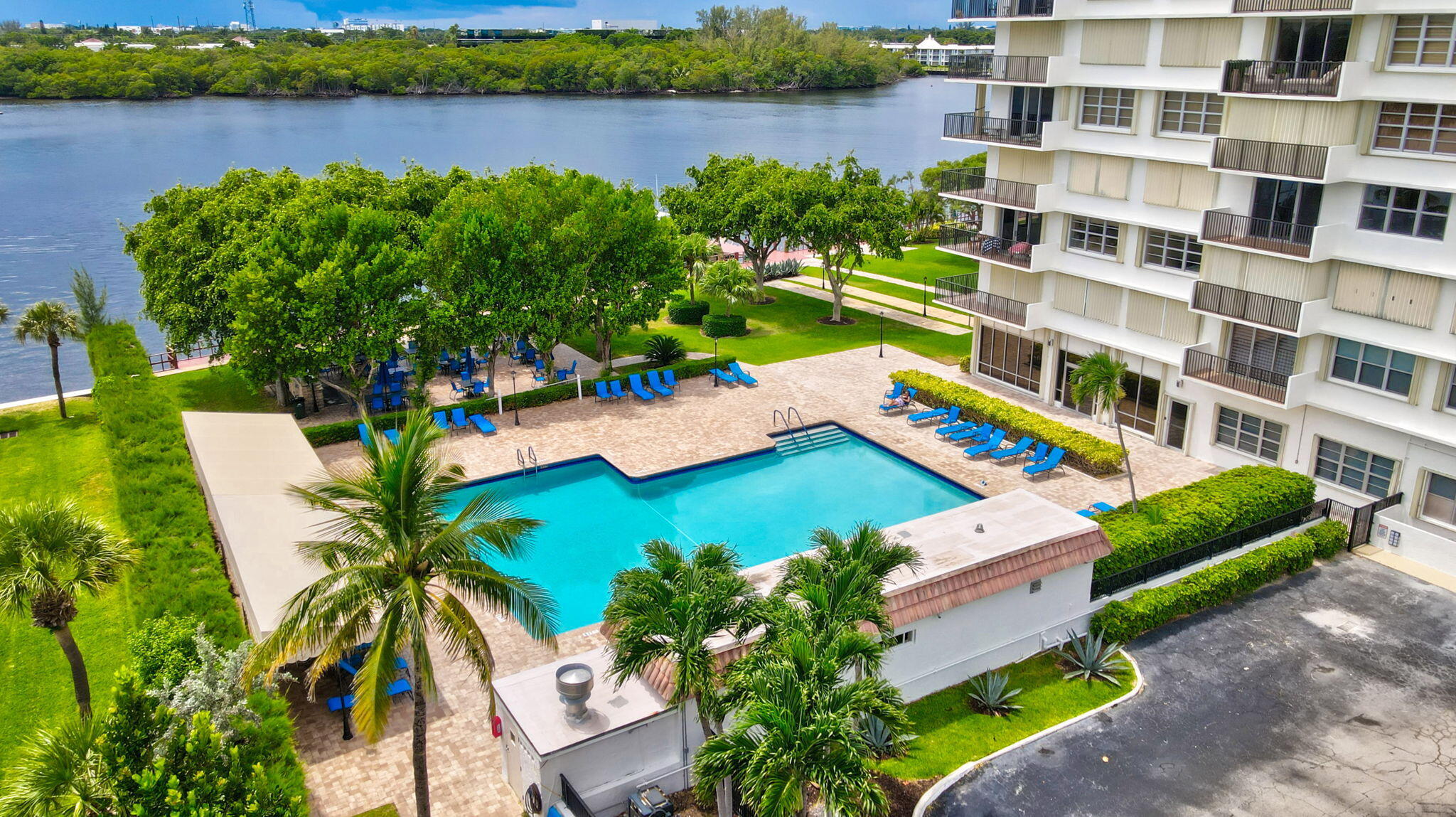 2121 North Ocean Boulevard, Unit 1008E Boca Raton, FL 33431 - Photo 23 of 25 Pool