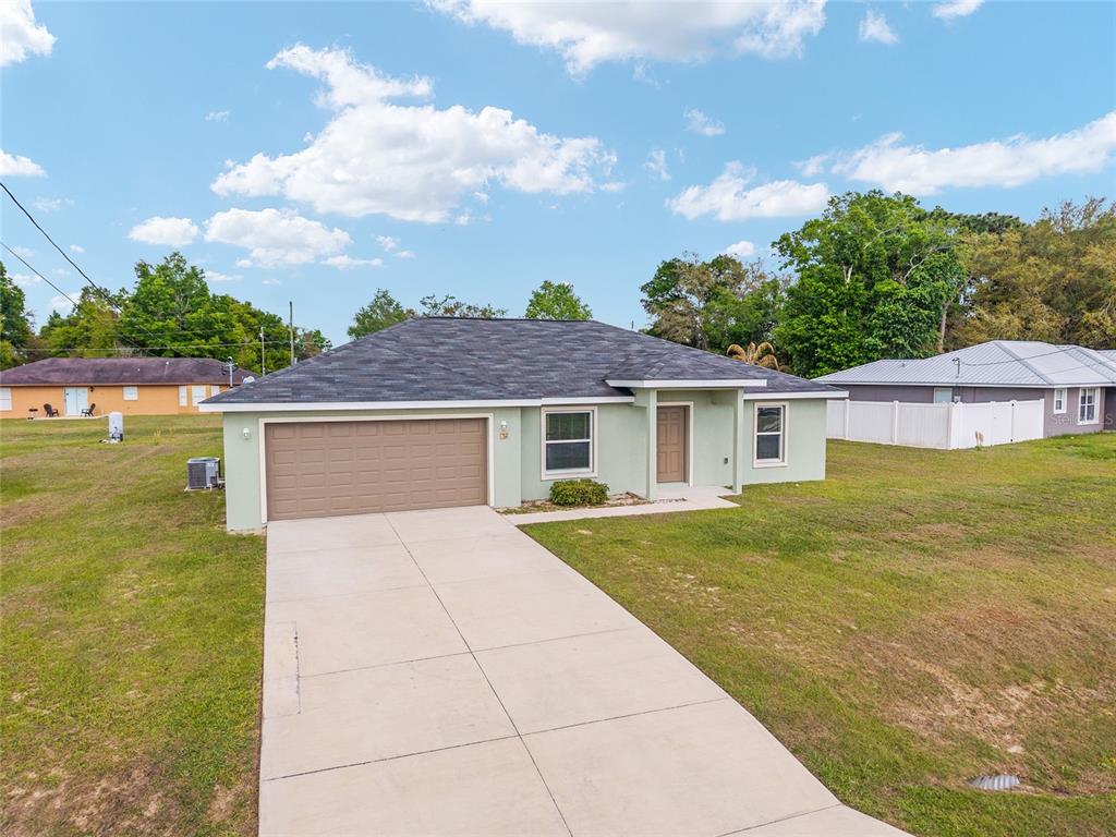 22 Juniper Loop Circle Ocala, FL 34480 - Photo 5 of 53 front view of a house with a yard