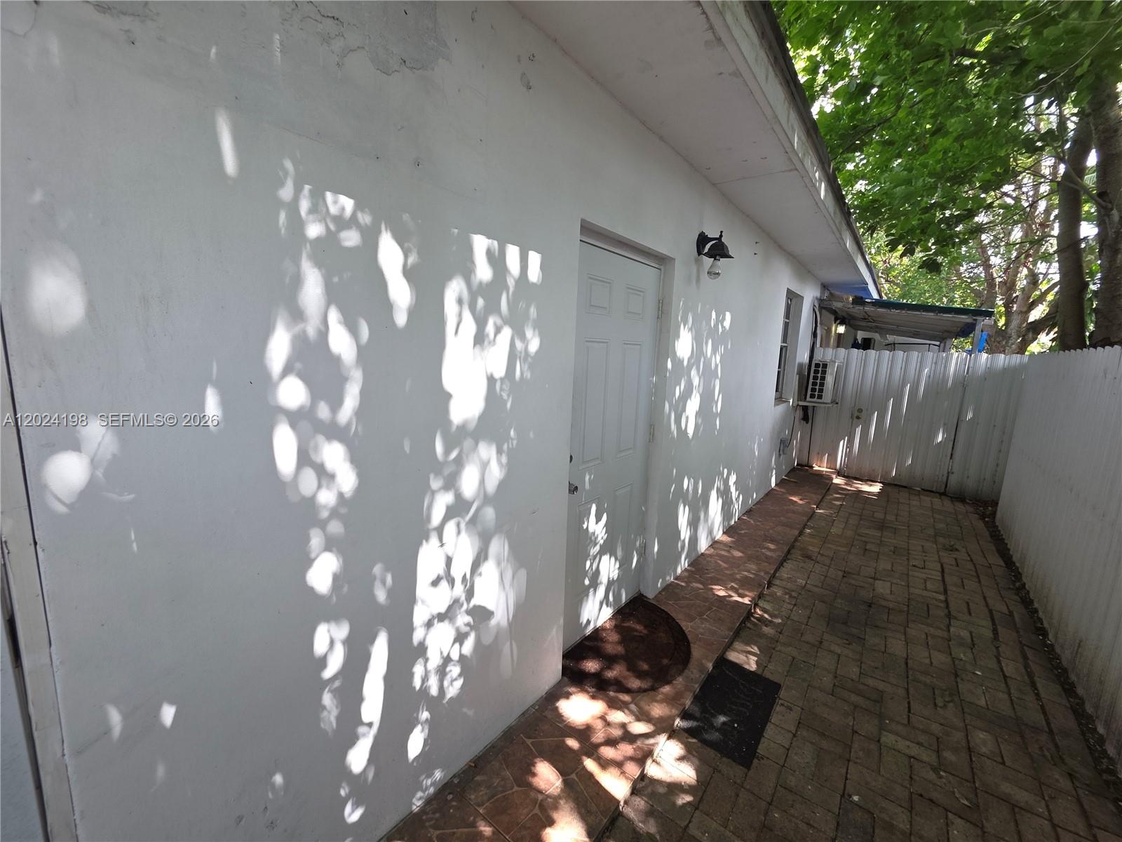 651 East 48th Street Hialeah, FL 33013 - Photo 32 of 52 In-Law Quarters Entry.