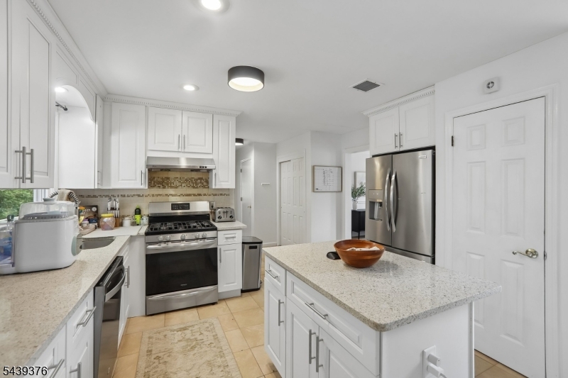 50 Kahl Road East Hanover, NJ 07936 - Photo 10 of 24