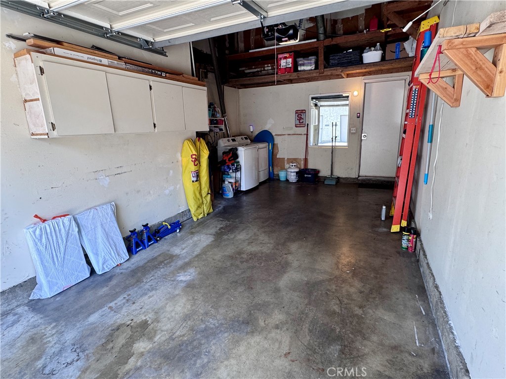 4877 Jackson Street, Unit B Riverside, CA 92503 - Photo 24 of 33 Attached Garage