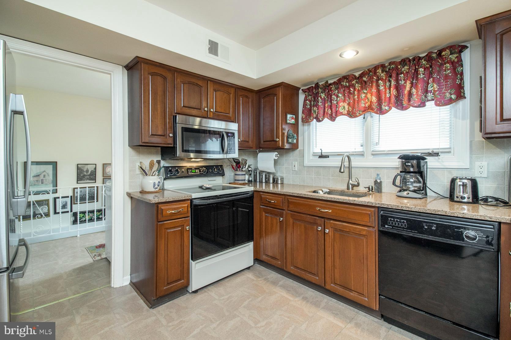 6602 Laurel Road New Hope, PA 18938 - Photo 13 of 49 Eat-In Kitchen