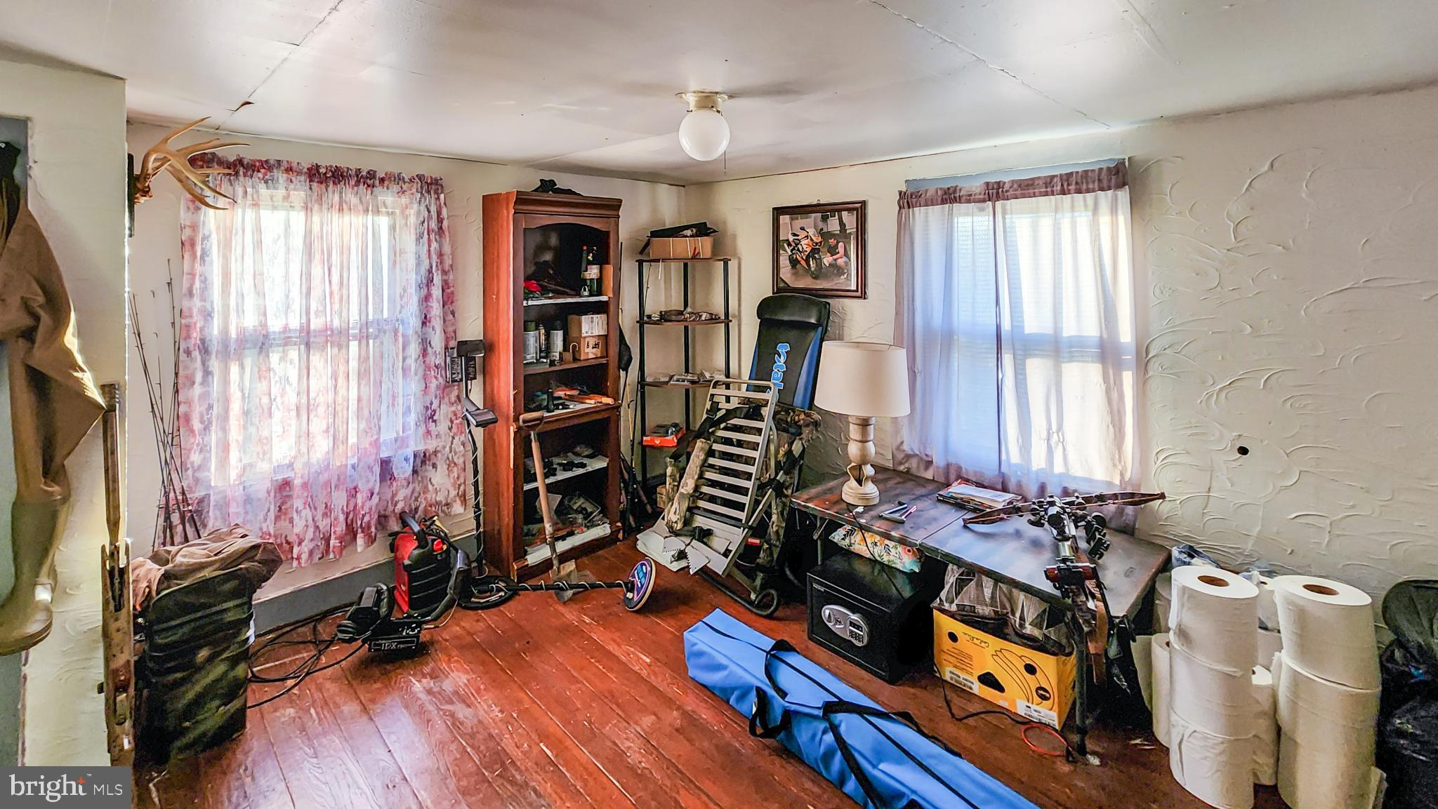 13614 Oldtown Road Southeast Cumberland, MD 21502 - Photo 11 of 30 a room with furniture and a window