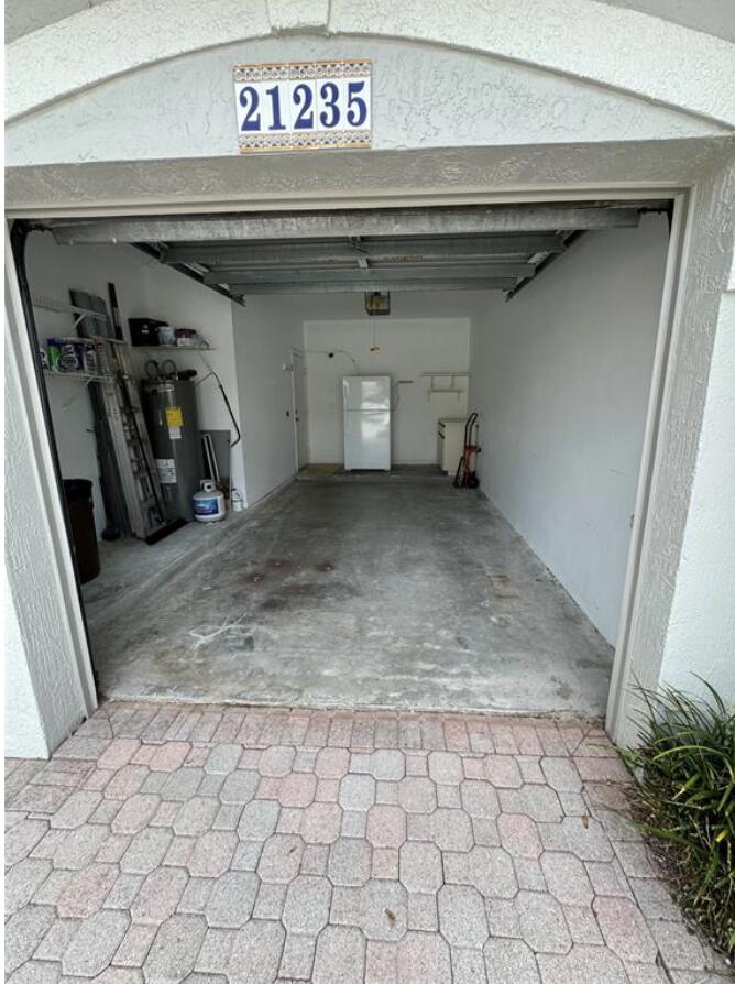 21235 Vía Eden Boca Raton, FL 33433 - Photo 14 of 20 Garage
