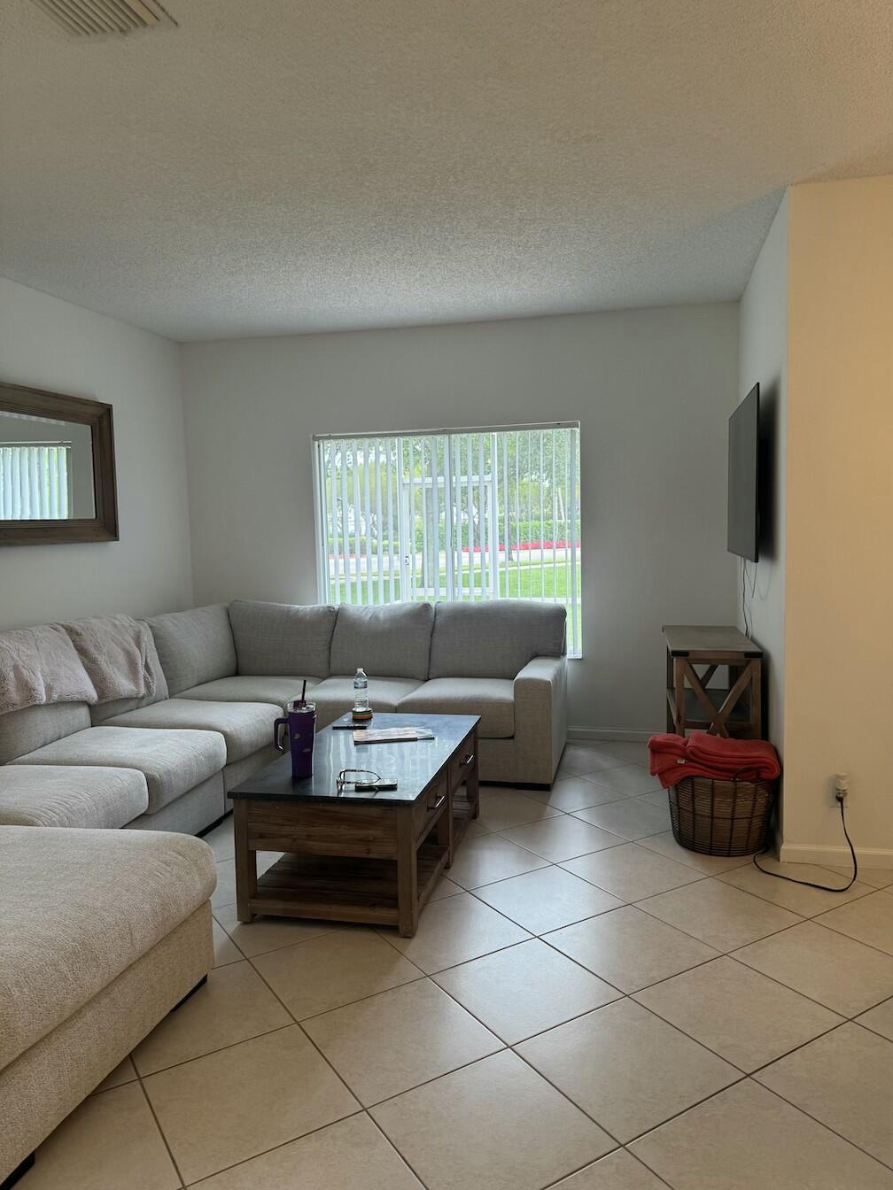 21235 Vía Eden Boca Raton, FL 33433 - Photo 6 of 20 Living area