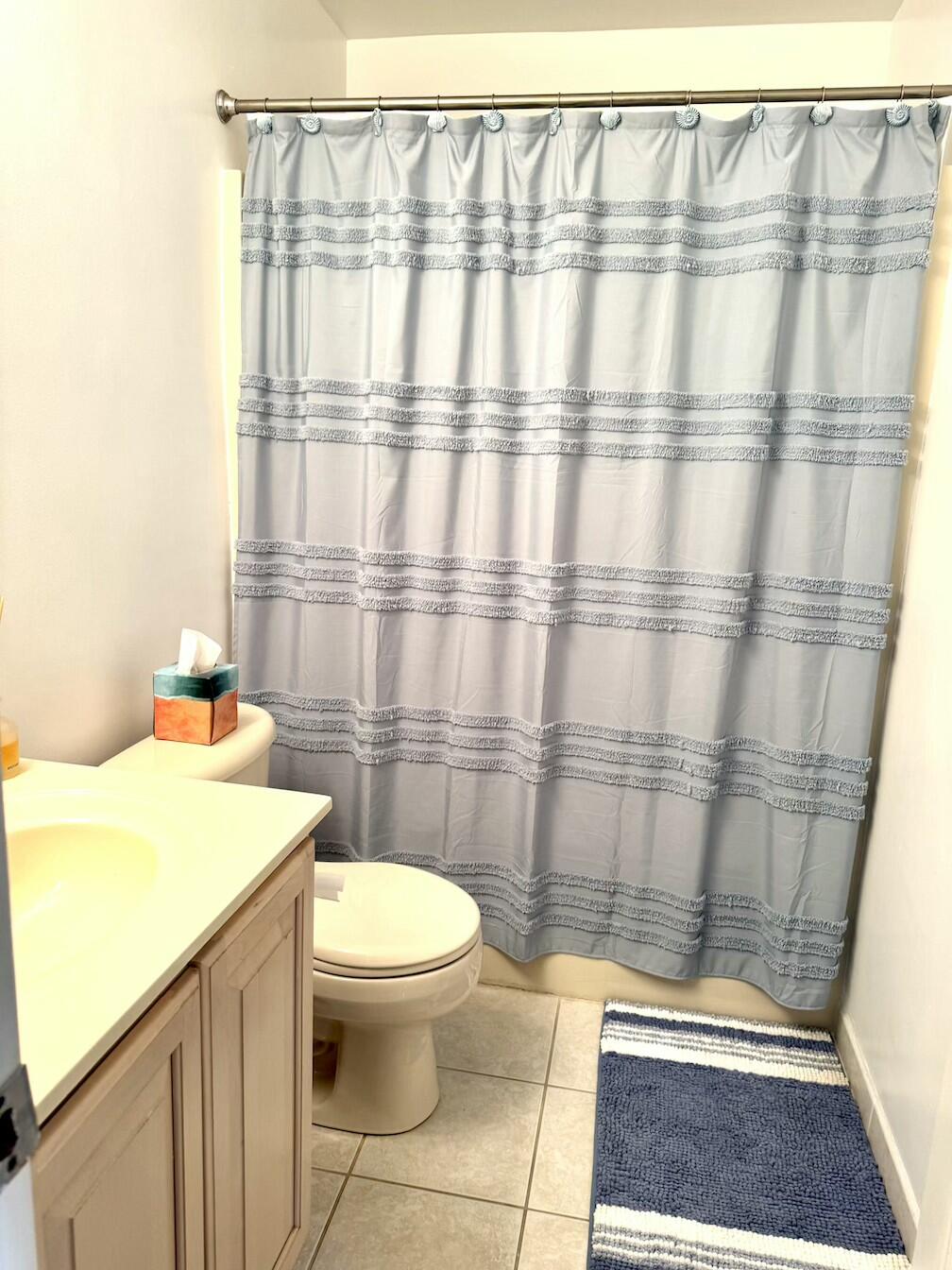 21235 Vía Eden Boca Raton, FL 33433 - Photo 10 of 20 Upstairs guest bath