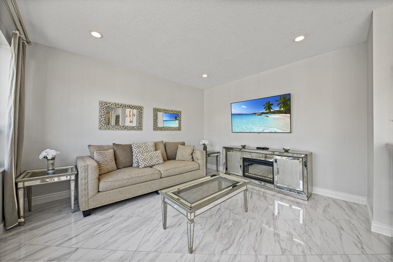 18860 La Costa Lane Boca Raton, FL 33496 - Photo 17 of 49 Family Room