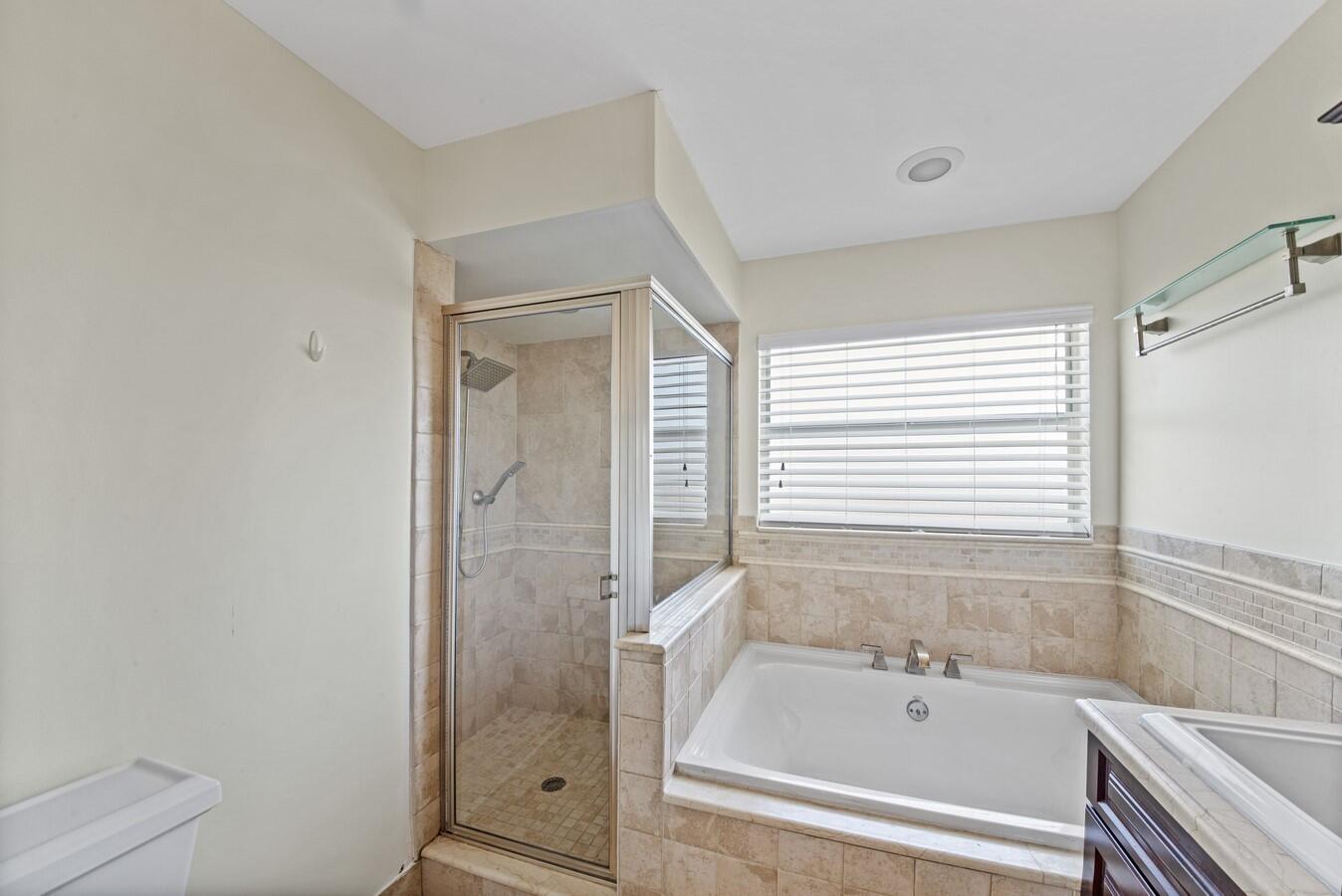 18860 La Costa Lane Boca Raton, FL 33496 - Photo 23 of 49 Soaking Tub