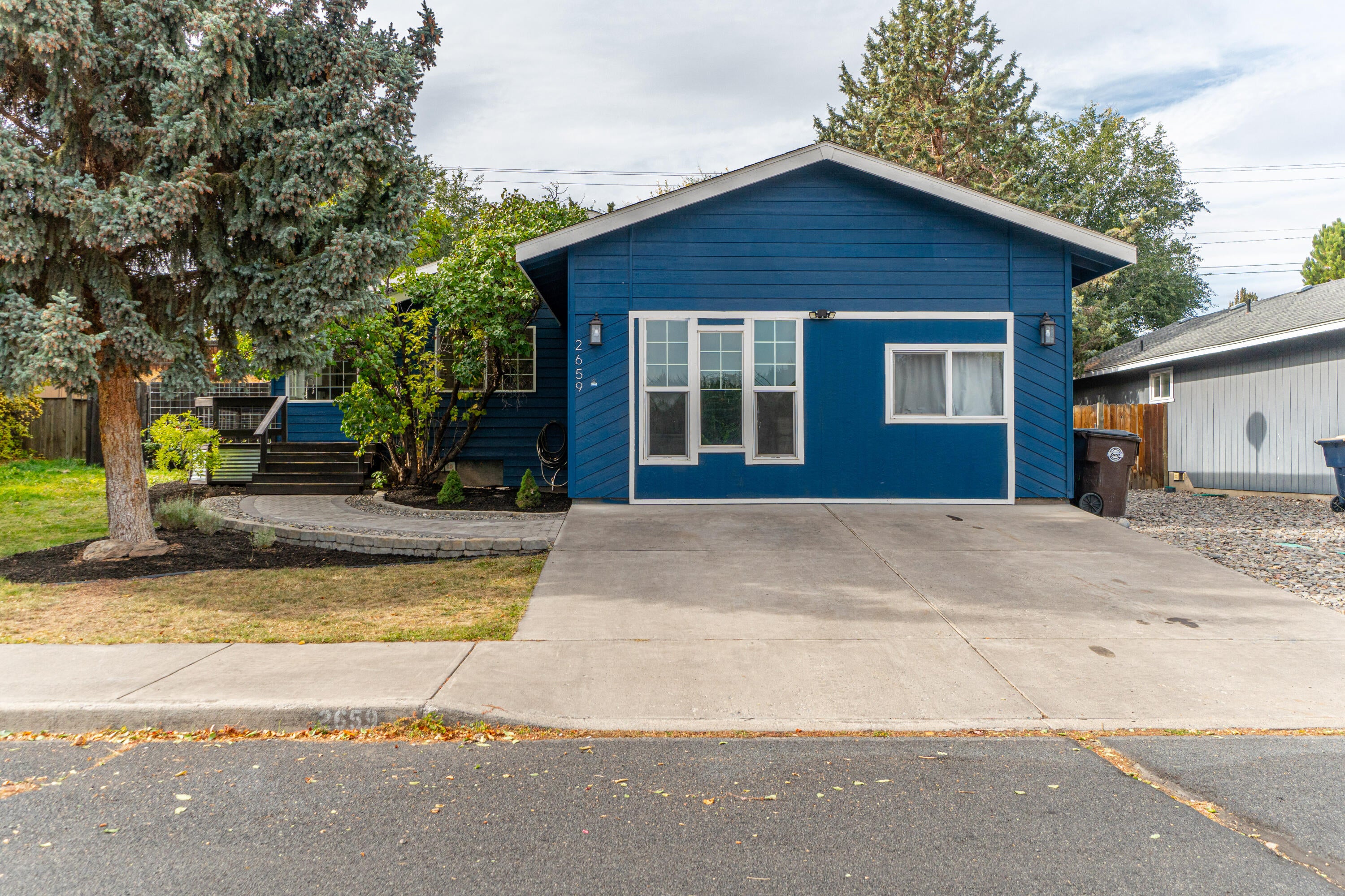 2659 Southwest Fissure Loop Redmond, OR 97756 - Photo 1 of 29 Front