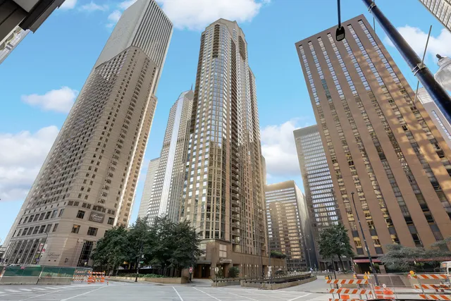 $320,000 | 222 North Columbus Drive, Unit 1510, Chicago, IL 60601