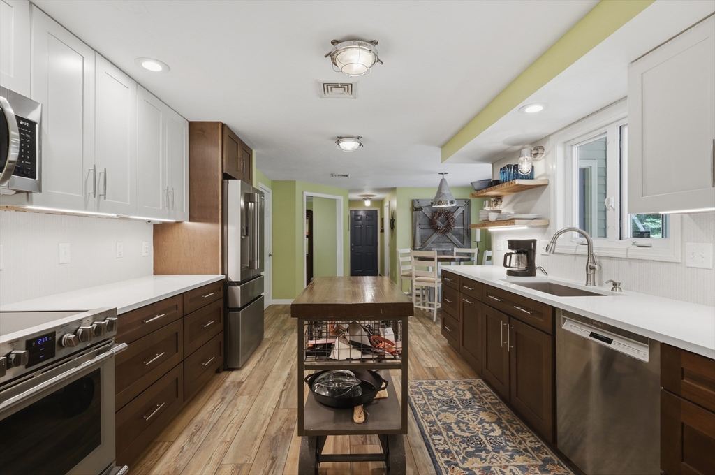 115 Hunter Road Uxbridge, MA 01569 - Photo 7 of 38