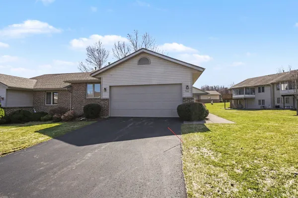$300,000 | 966 Ironwood Circle Northwest, Unit 72, Grand Rapids, MI 49534