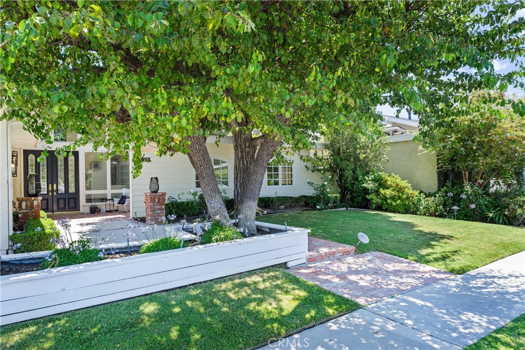 29 Bethany Drive Irvine, CA 92603 - Photo 5 of 44 a front view of a house with garden