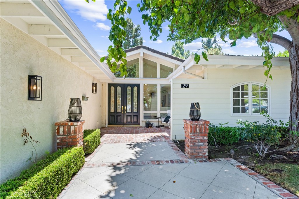 29 Bethany Drive Irvine, CA 92603 - Photo 6 of 44 a front view of a house with garden