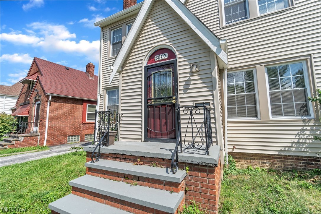 3507 Cummings Road Cleveland, OH 44118 - Photo 3 of 28
