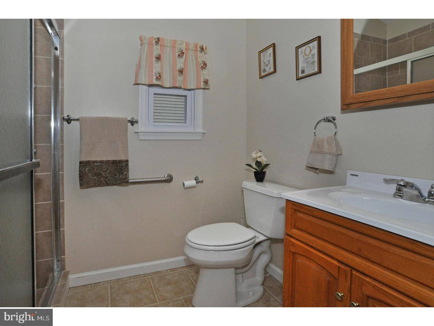 336 Lyster Road Oreland, PA 19075 - Photo 14 of 25 Bathroom