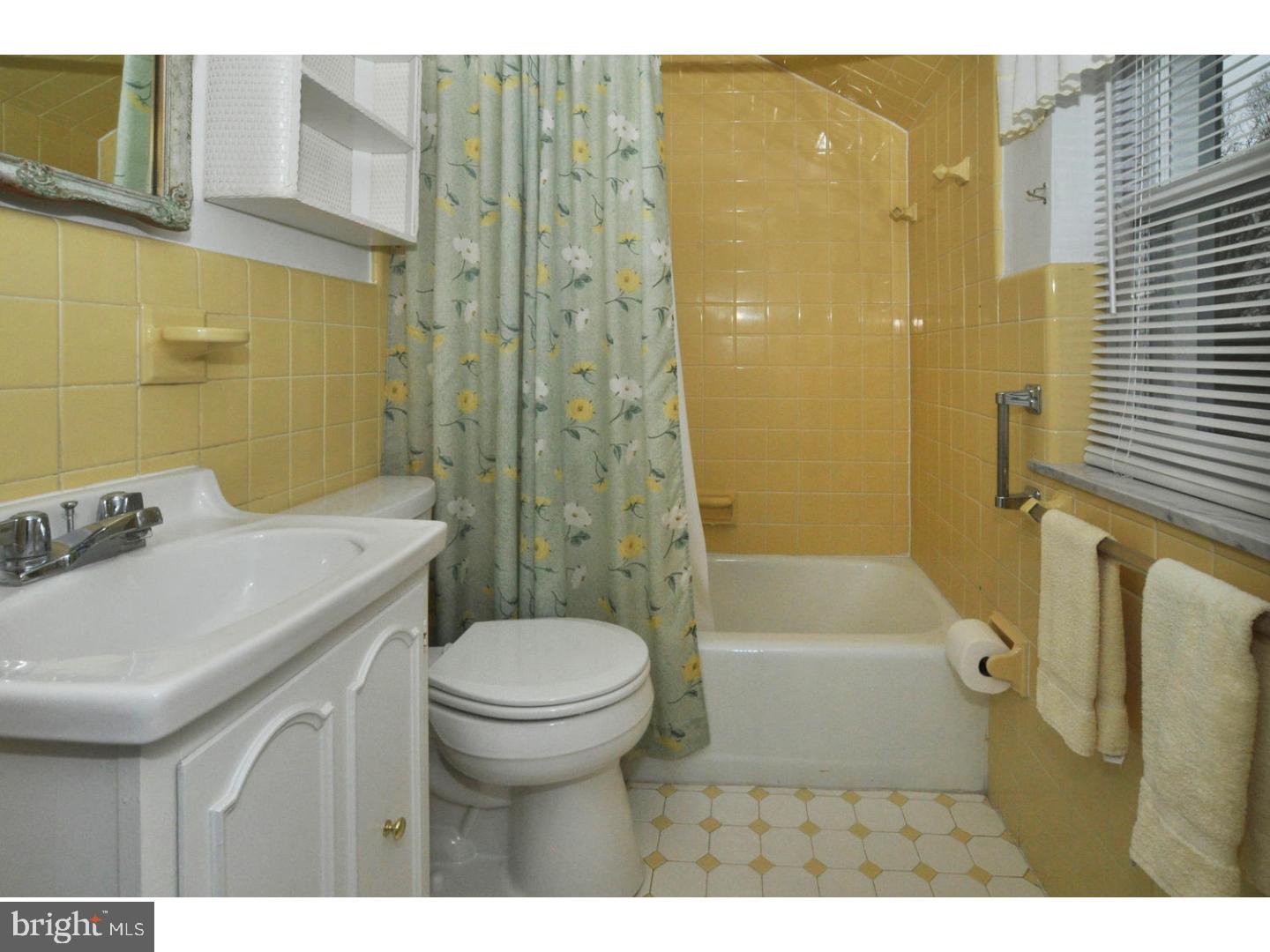 336 Lyster Road Oreland, PA 19075 - Photo 19 of 25 Bathroom