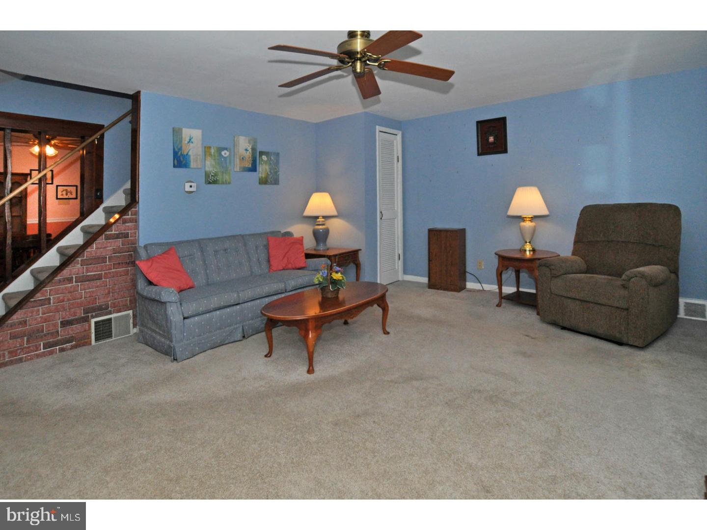 336 Lyster Road Oreland, PA 19075 - Photo 3 of 25 Living Room