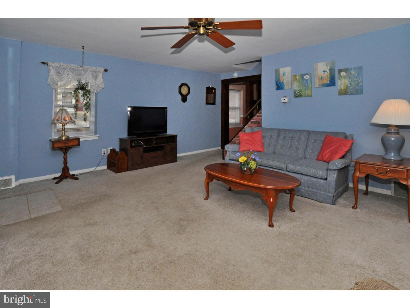 336 Lyster Road Oreland, PA 19075 - Photo 5 of 25 Living Room