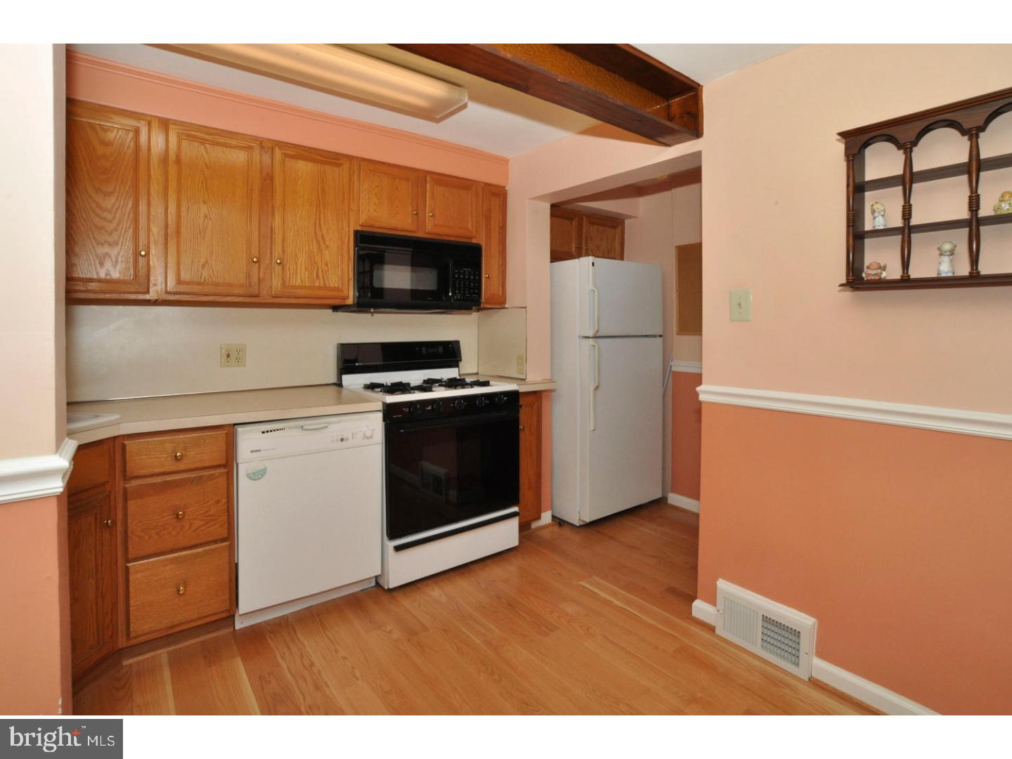 336 Lyster Road Oreland, PA 19075 - Photo 7 of 25 Kitchen