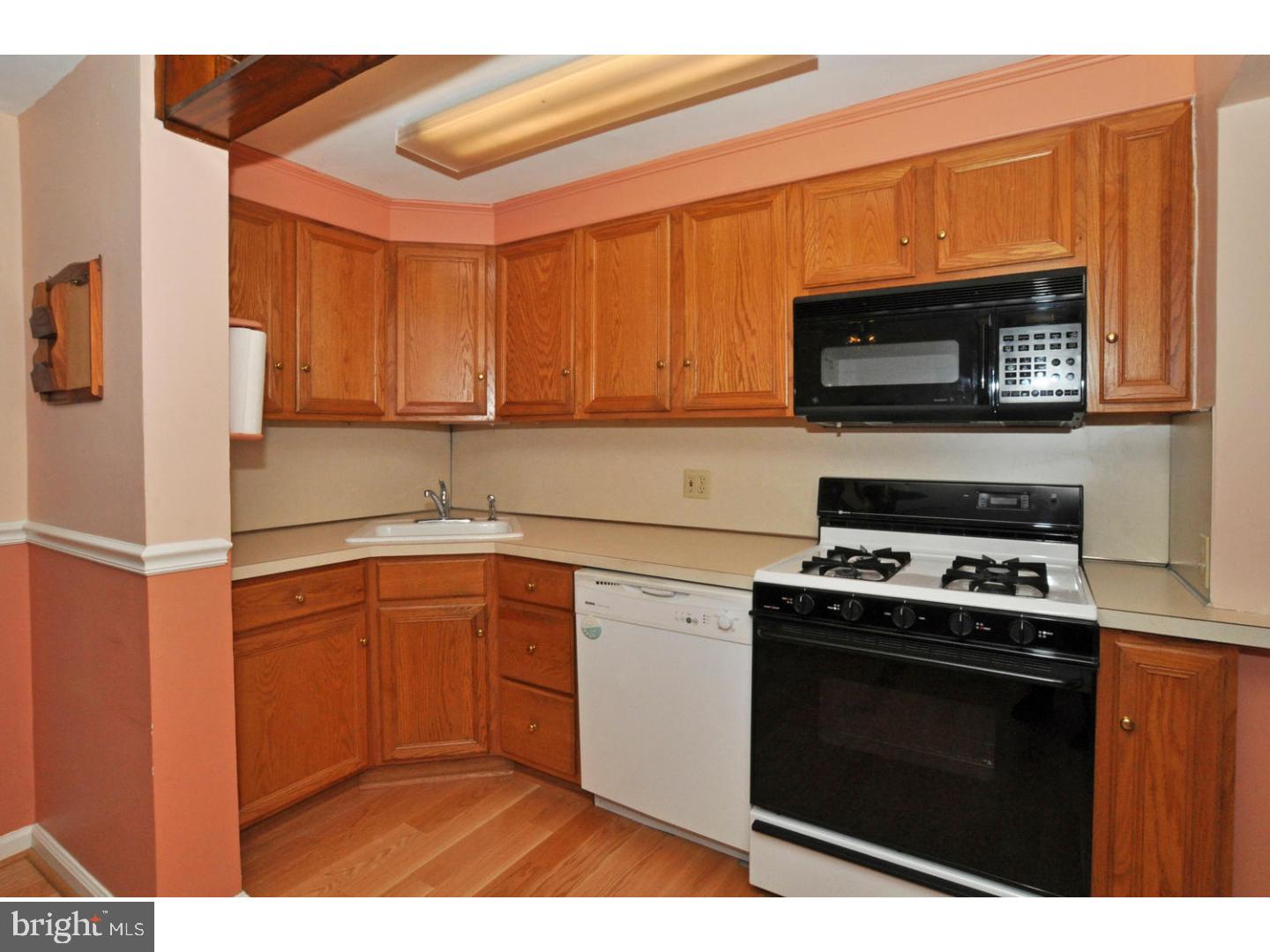 336 Lyster Road Oreland, PA 19075 - Photo 8 of 25 Kitchen