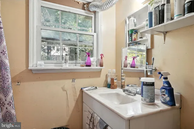 $425,000 | 5809 Burgundy Street, Capitol Heights, MD 20743