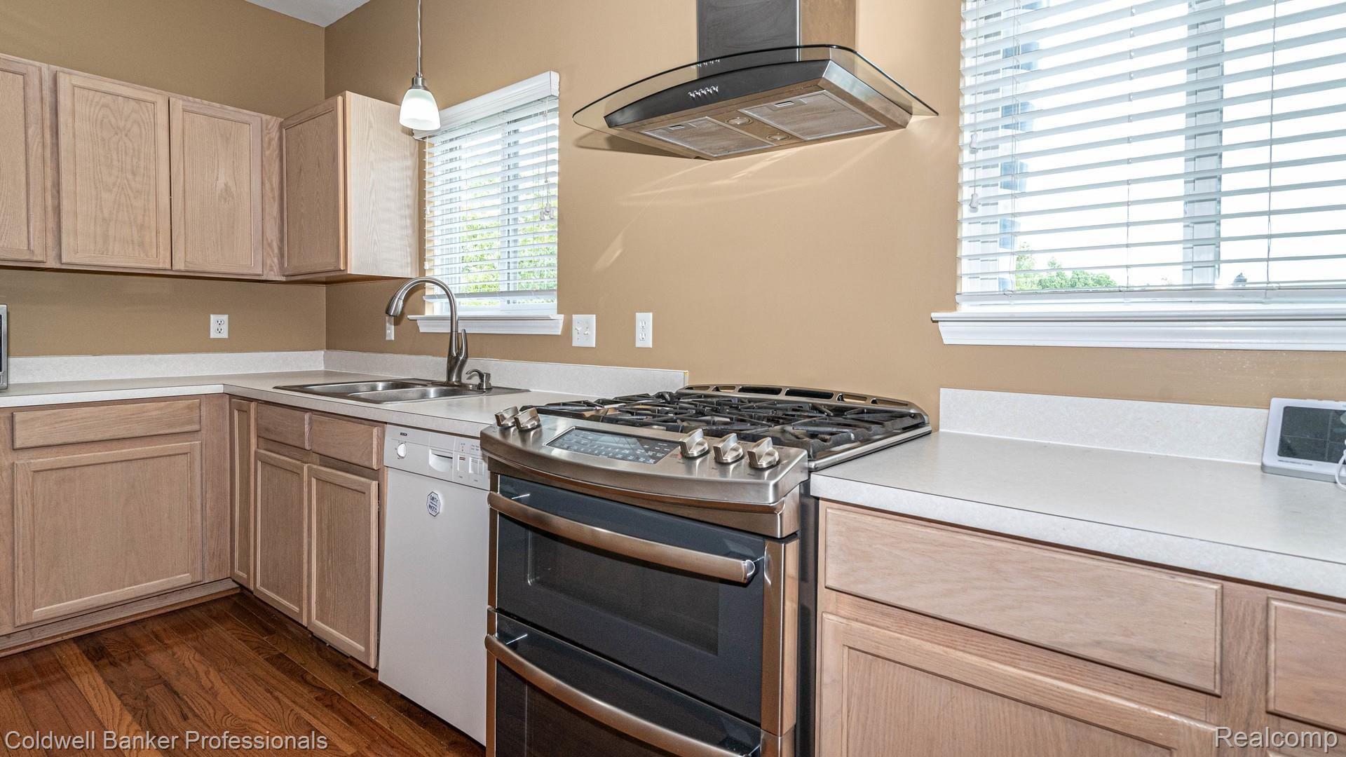 83 Eagle Ridge Road Lake Orion, MI 48360 - Photo 11 of 43 Kitchen Facing Beautiful Serene Back Yard