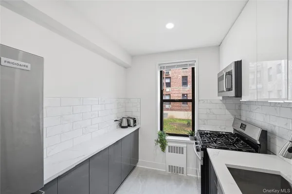 $349,000 | 226-26 Union Turnpike, Unit 1R | Oakland Gardens