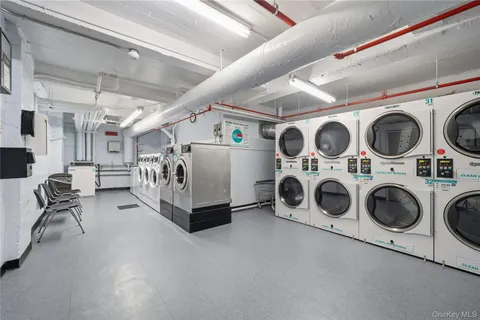 $370,000 | 226-26 Union Turnpike, Unit 1R | Oakland Gardens