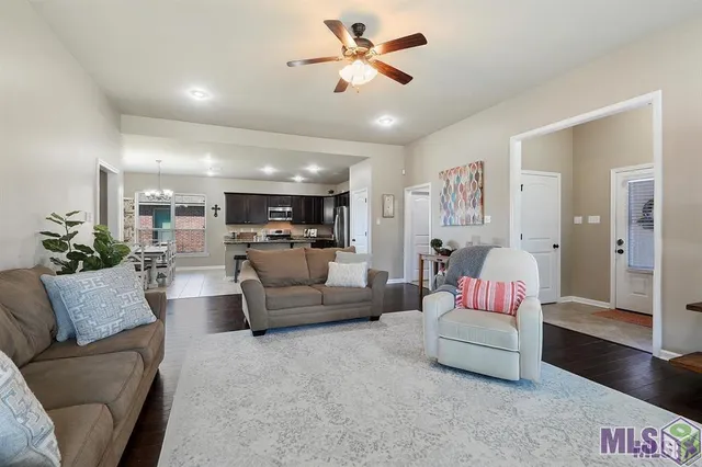 $2,200 | 8674 Abertay Avenue, Baton Rouge, LA 70820