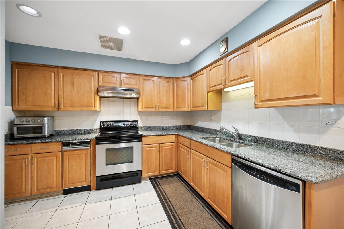 3741 Mission Hills Road, Unit 201 Northbrook, IL 60062 - Photo 13 of 26