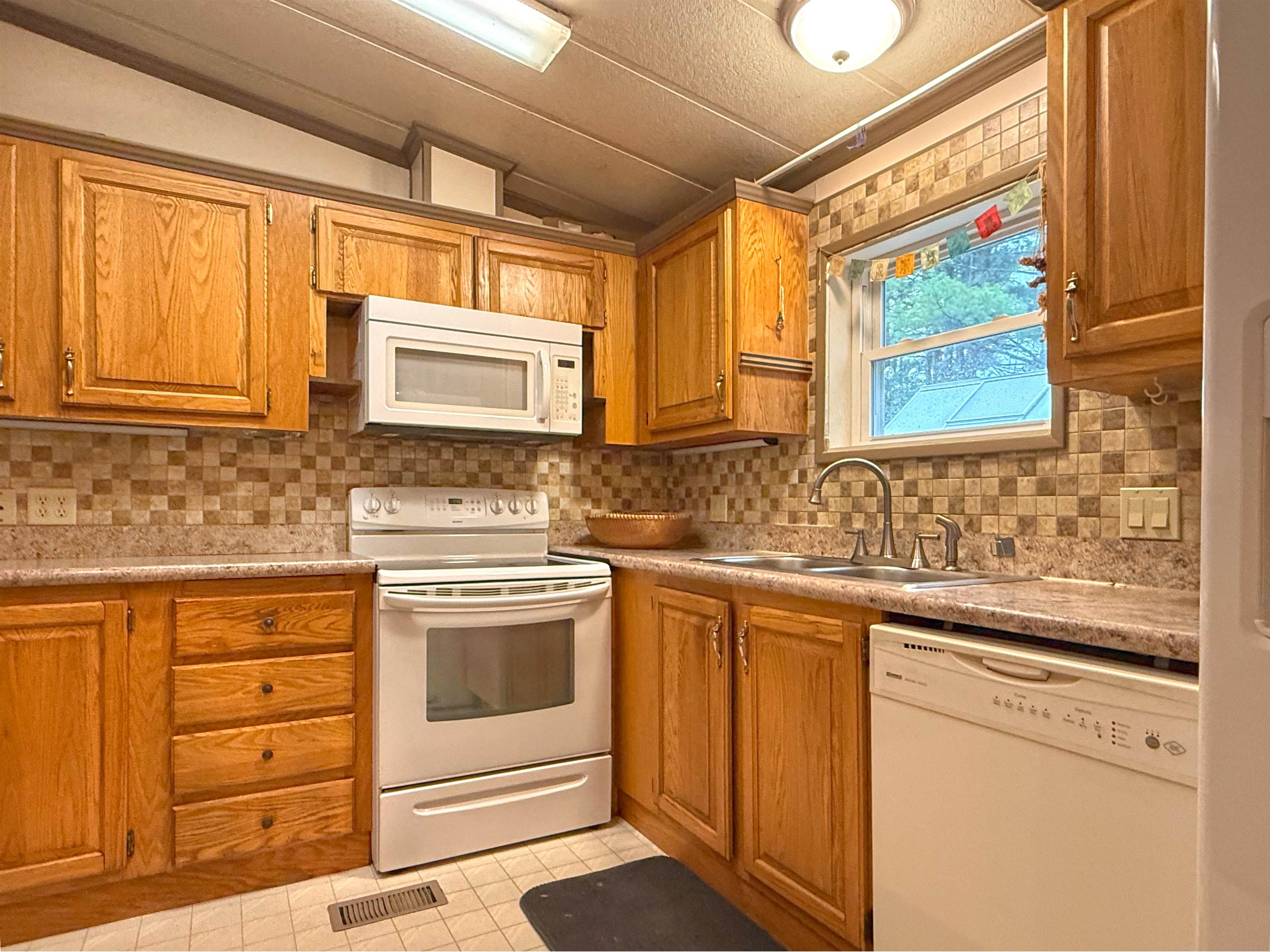 2475 Town Line Road Bridport, VT 05734 - Photo 4 of 27