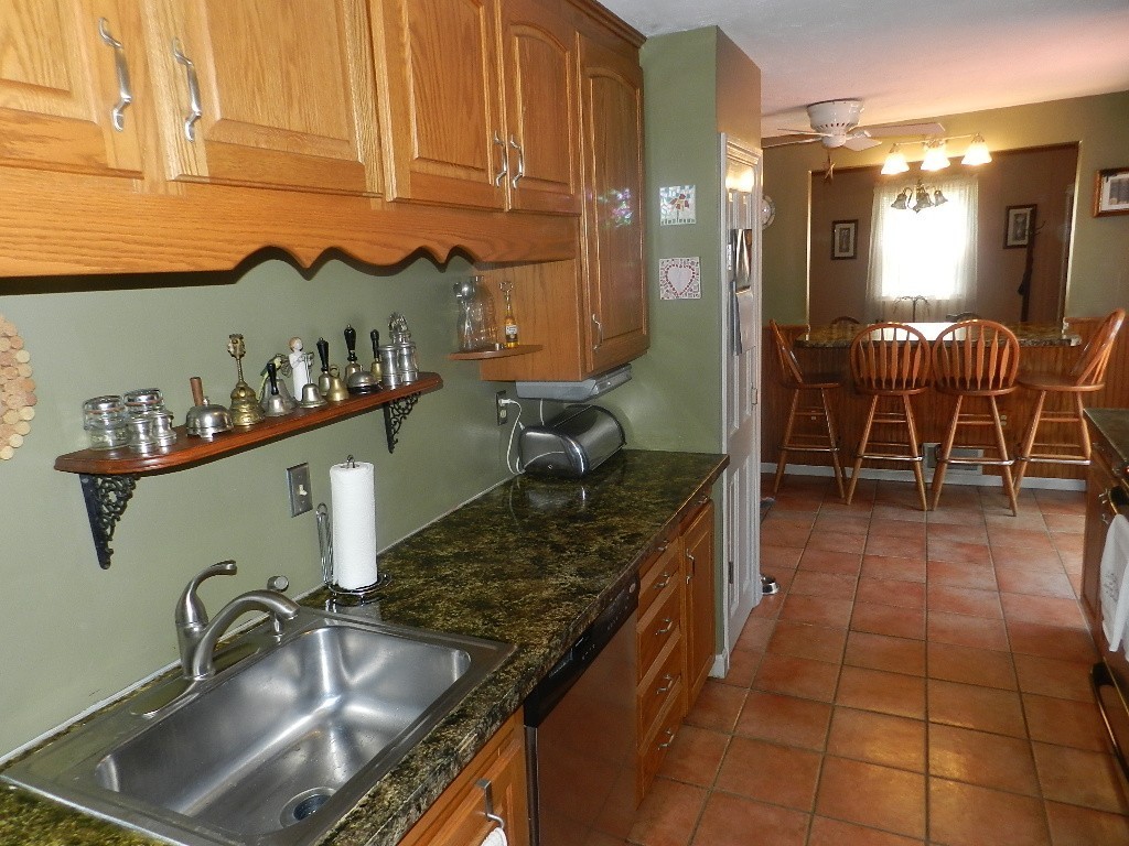 61 Stoneleigh Road Holden, MA 01520 - Photo 4 of 18 Gallery Image 4