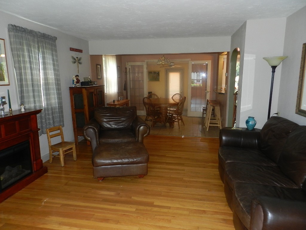 61 Stoneleigh Road Holden, MA 01520 - Photo 8 of 18 Gallery Image 8