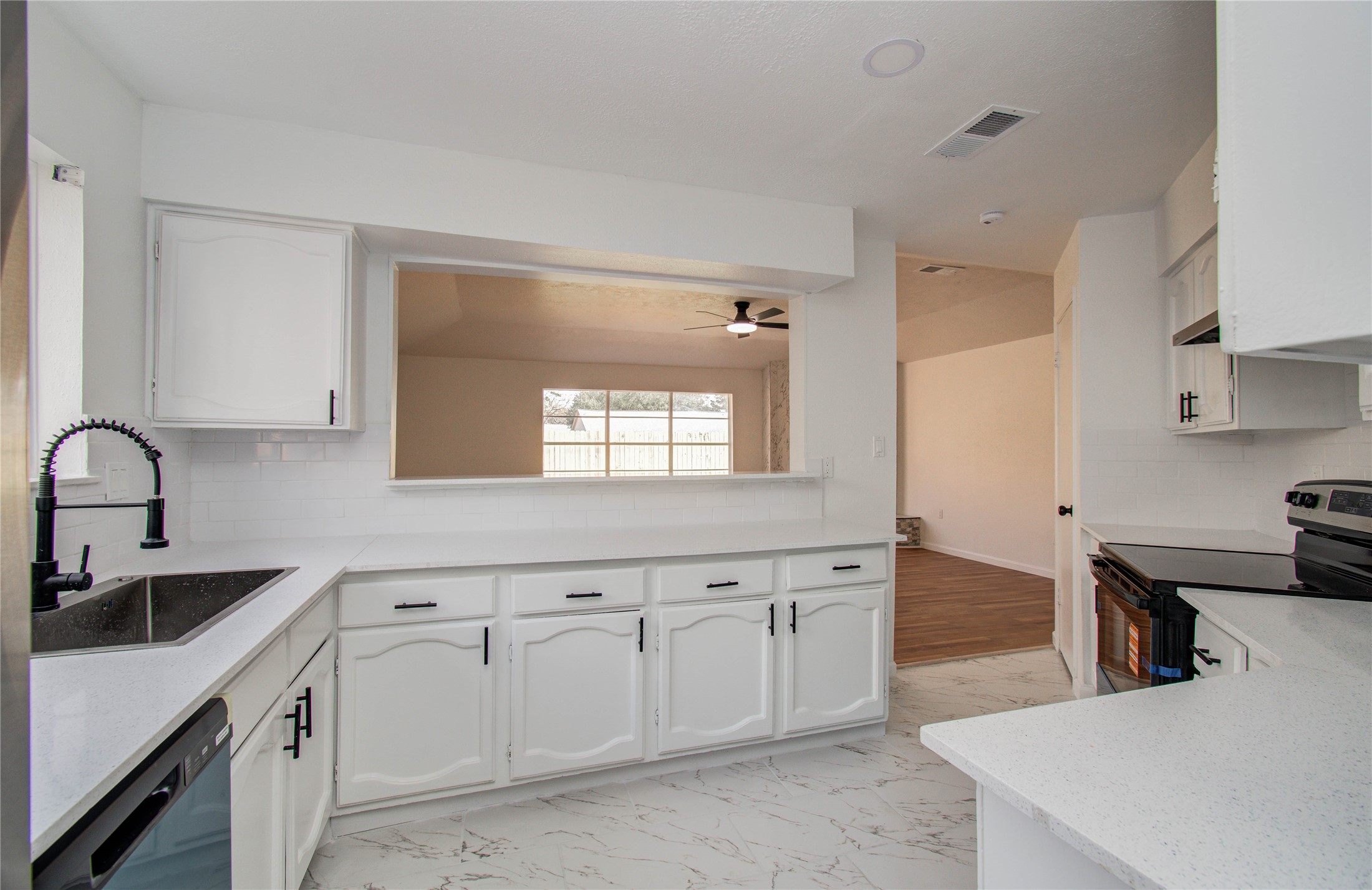 5927 Sunnygate Drive Spring, TX 77373 - Photo 13 of 34