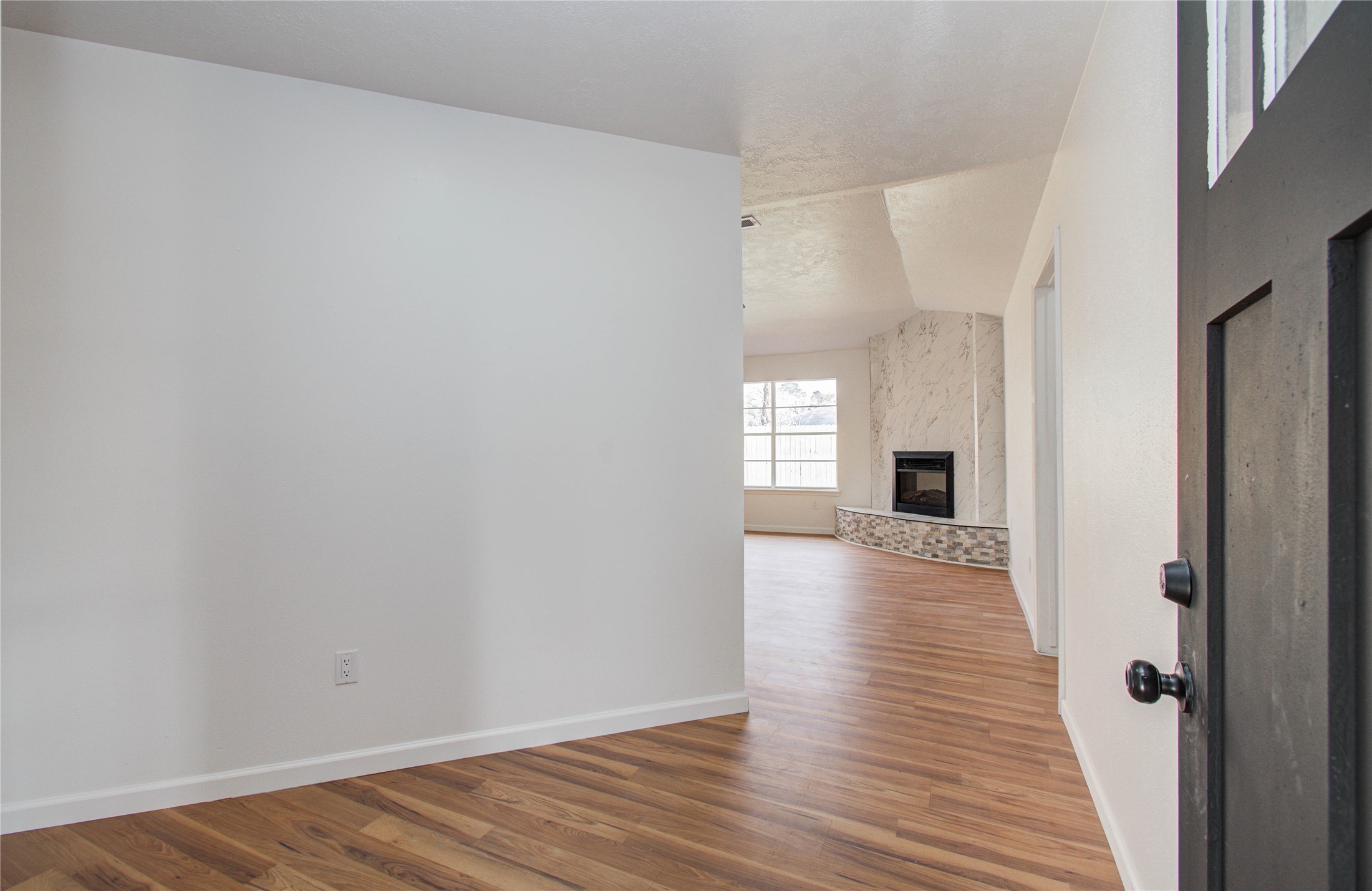 5927 Sunnygate Drive Spring, TX 77373 - Photo 7 of 34