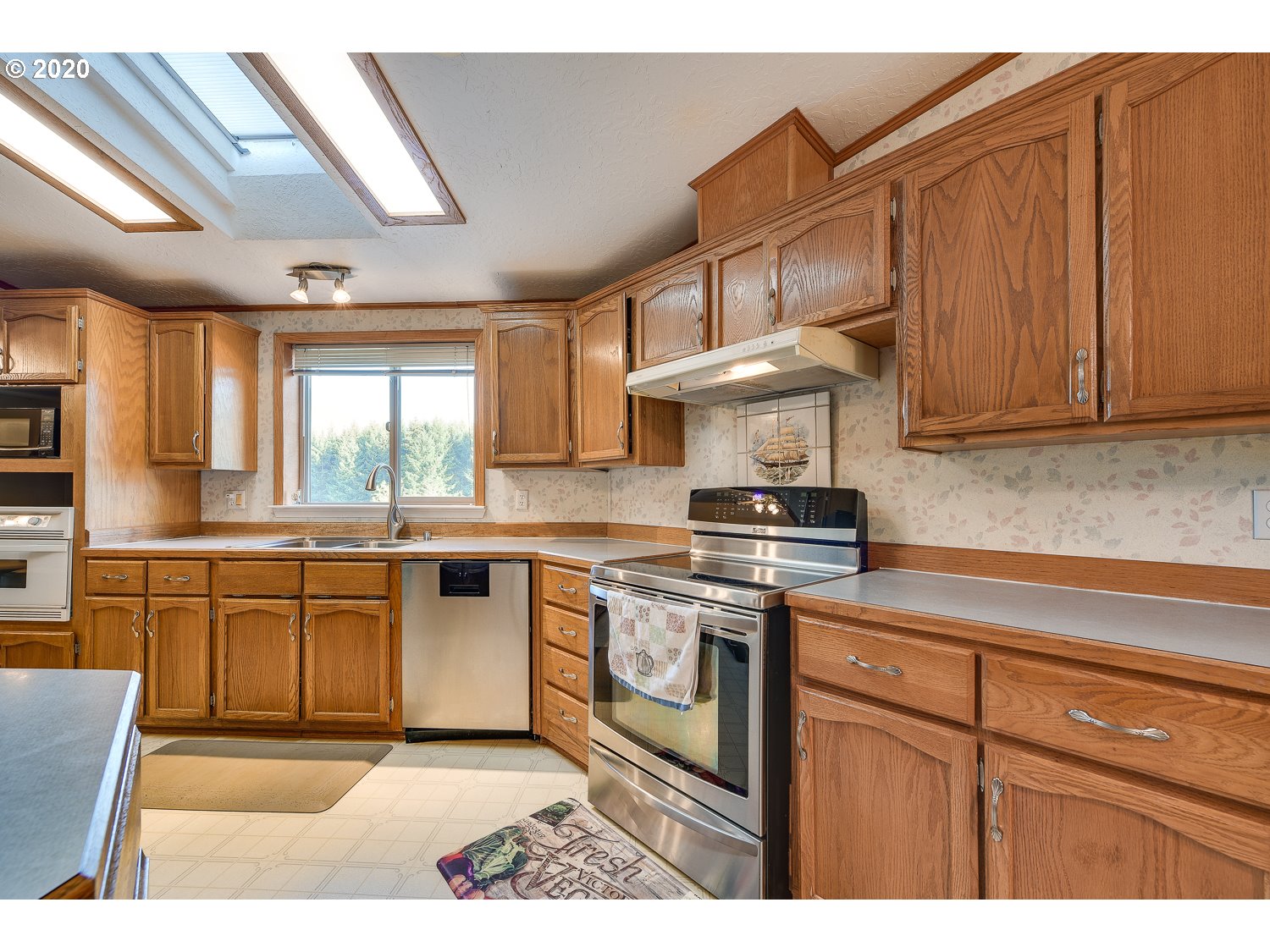 24241 South Larkin Road Beavercreek, OR 97004 - Photo 6 of 32 Gallery Image 6