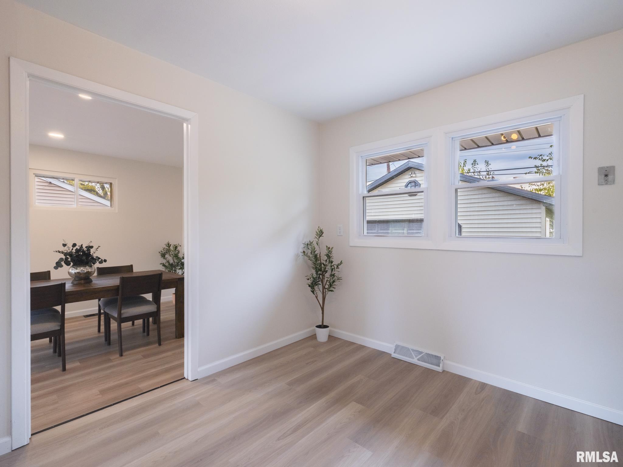 5403 North Hamilton Road Peoria, IL 61614 - Photo 11 of 49 Gallery Image 11