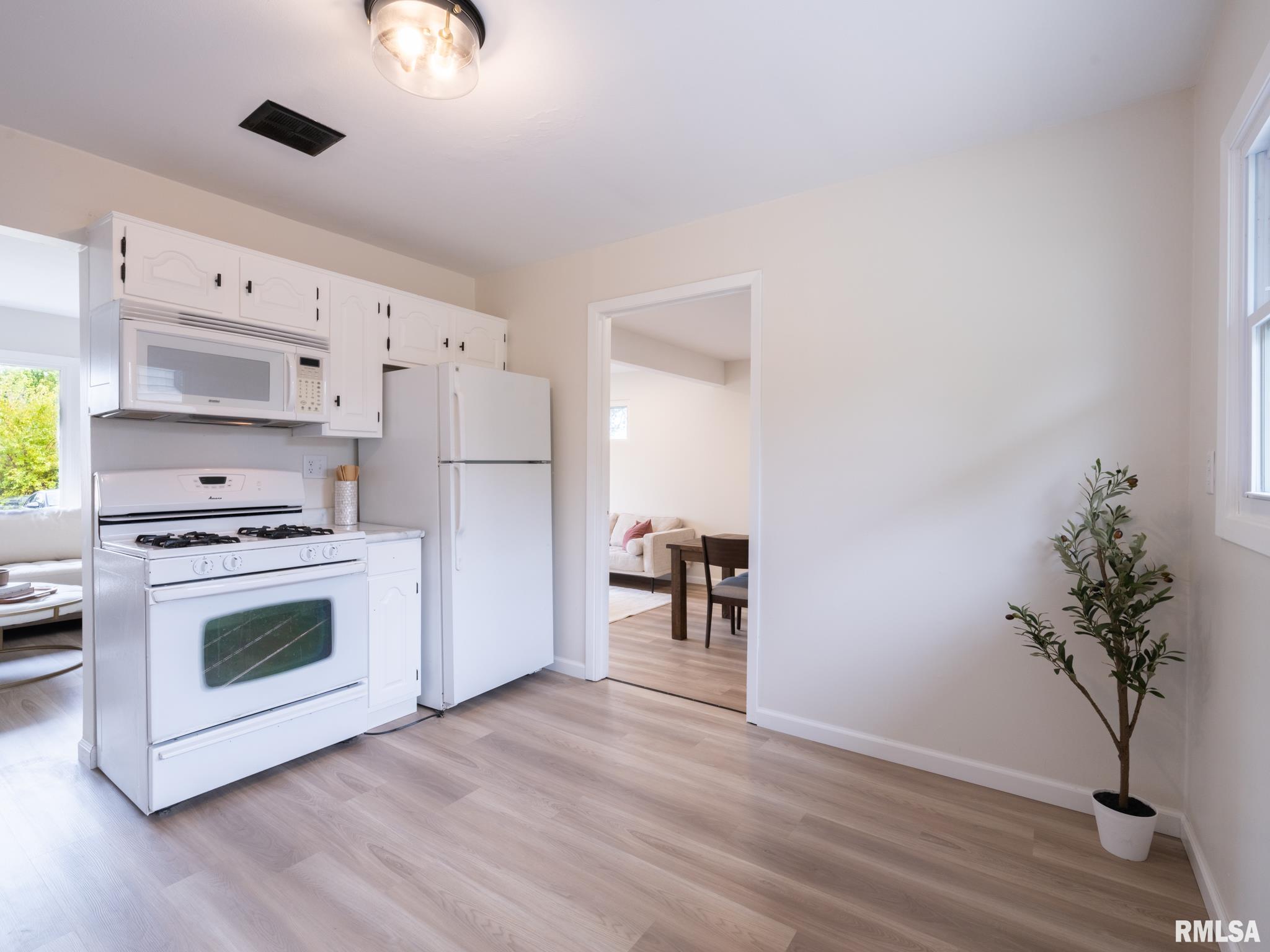 5403 North Hamilton Road Peoria, IL 61614 - Photo 12 of 49 Gallery Image 12