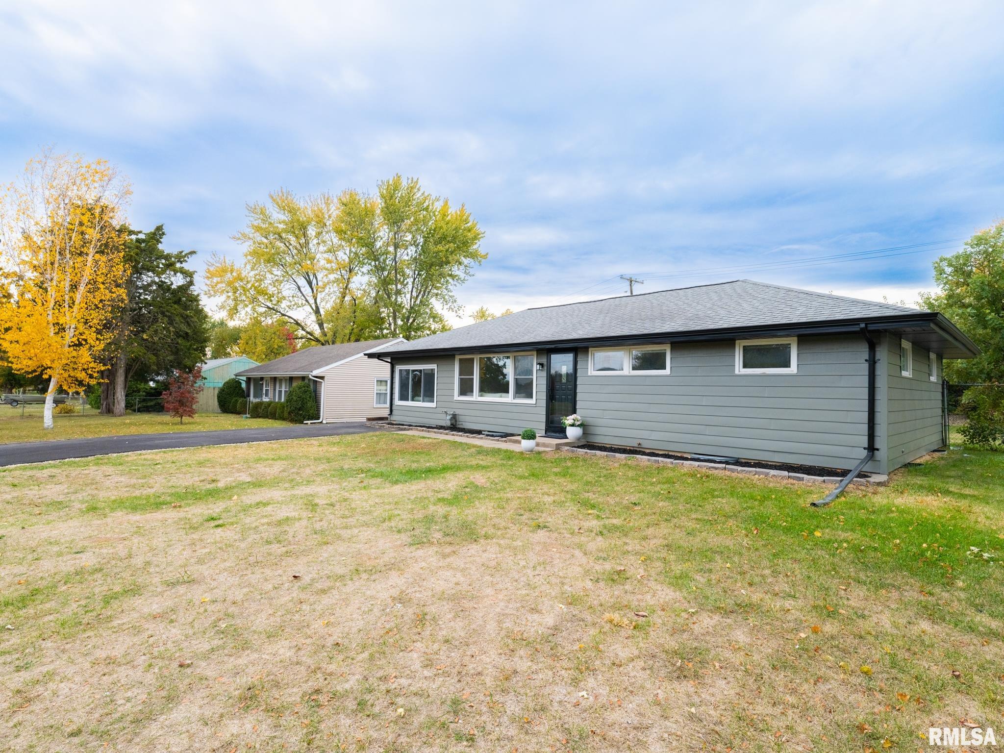 5403 North Hamilton Road Peoria, IL 61614 - Photo 3 of 49 Gallery Image 3