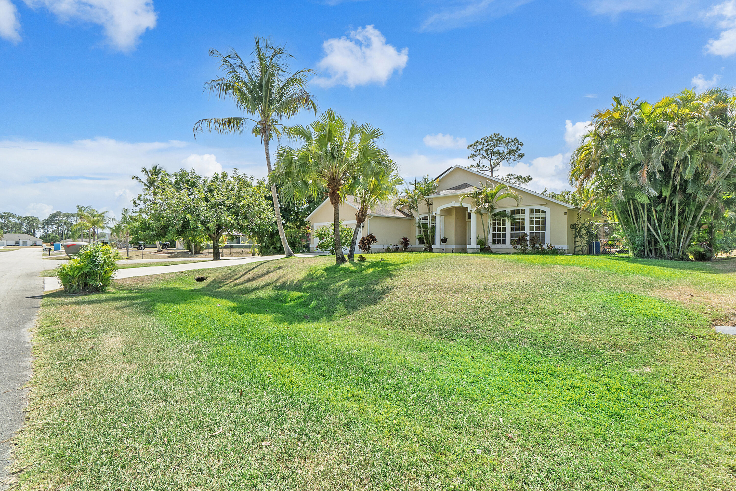 2751 Southwest Pierson Road Port St. Lucie, FL 34953 - Photo 4 of 27 2751_SW_Pierson_Rd_037