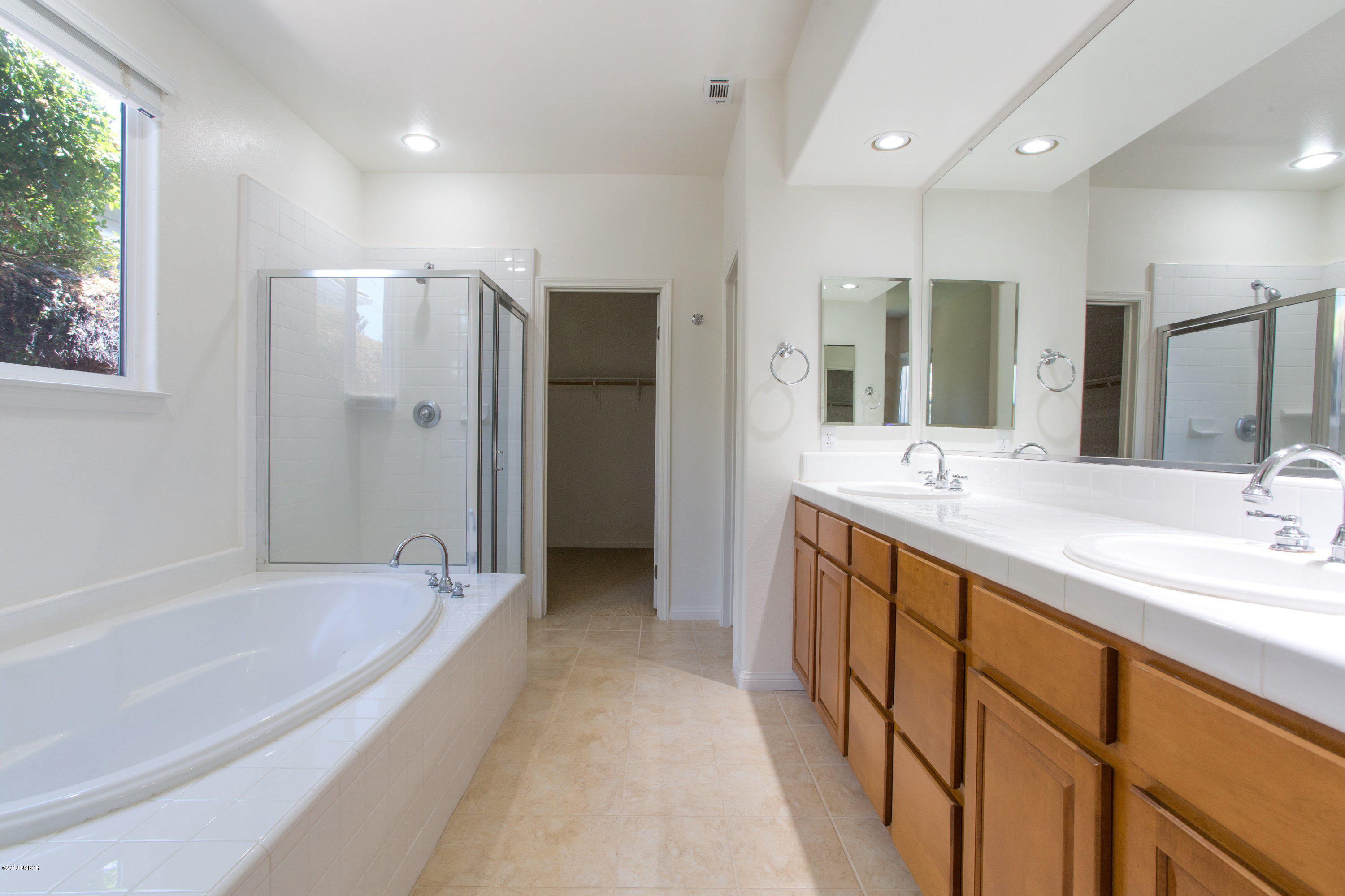 447 Quail Run Road Buellton, CA 93427 - Photo 18 of 33 Master Bathroom