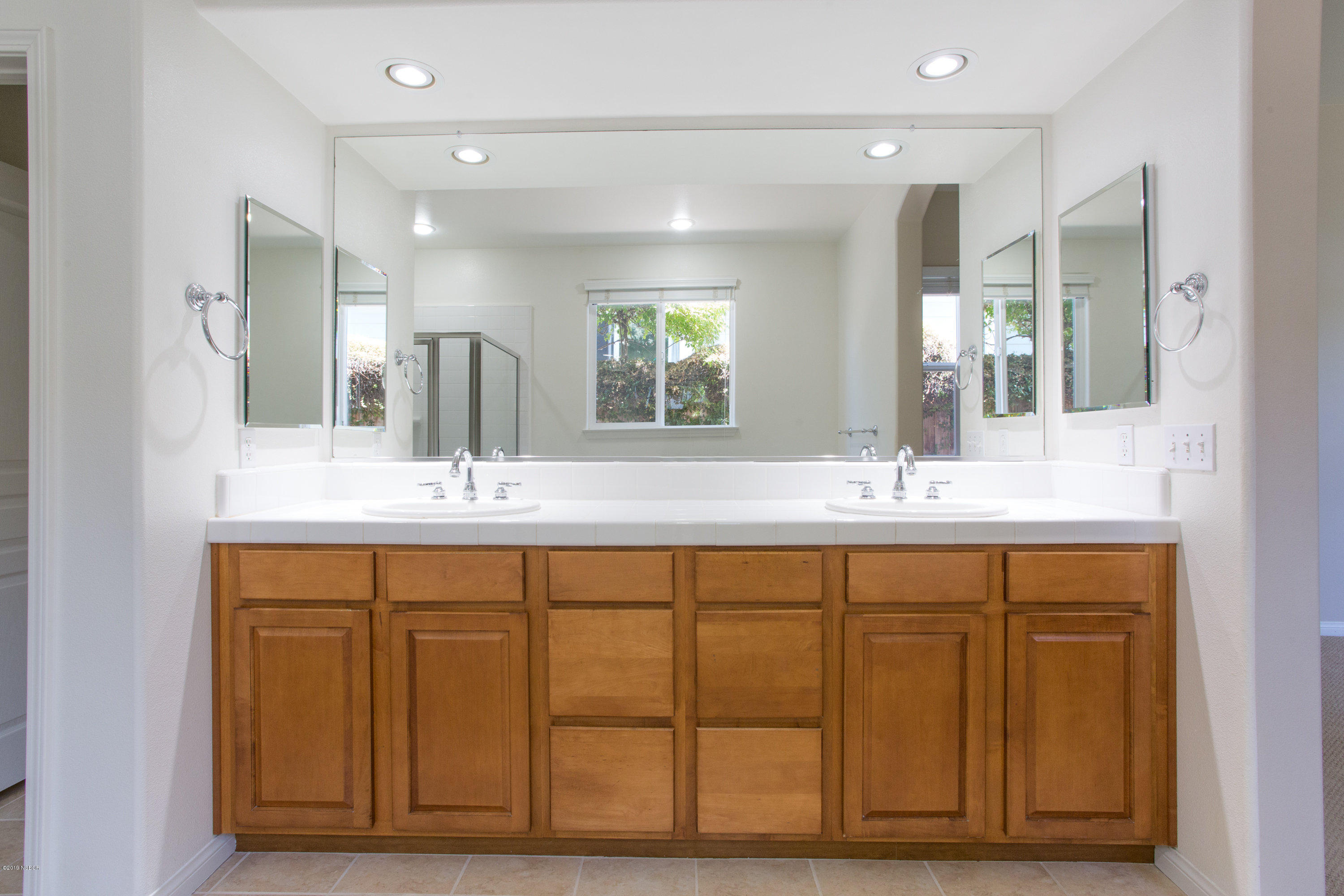 447 Quail Run Road Buellton, CA 93427 - Photo 19 of 33 Master Vanity