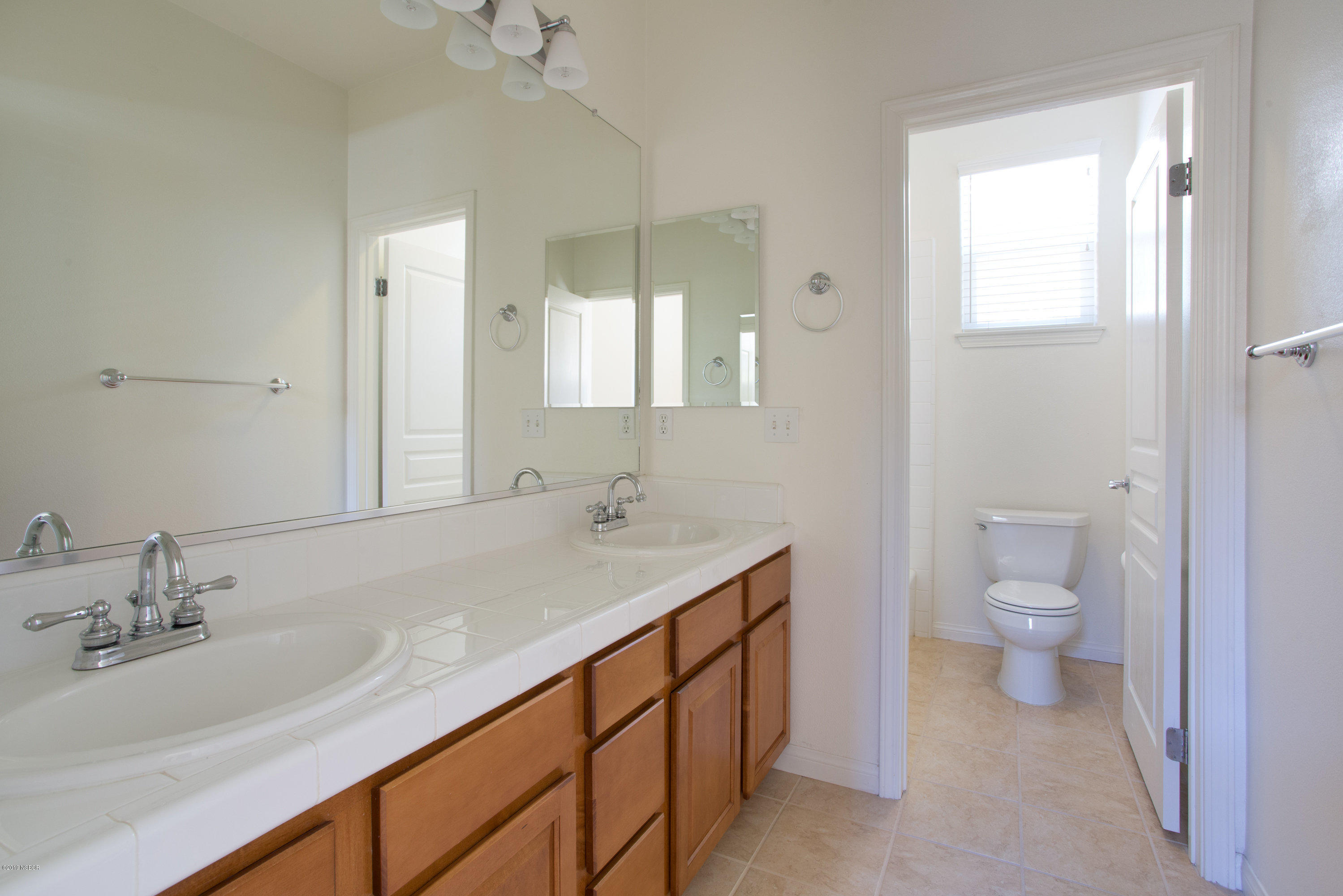 447 Quail Run Road Buellton, CA 93427 - Photo 24 of 33 Hall Bathroom 3
