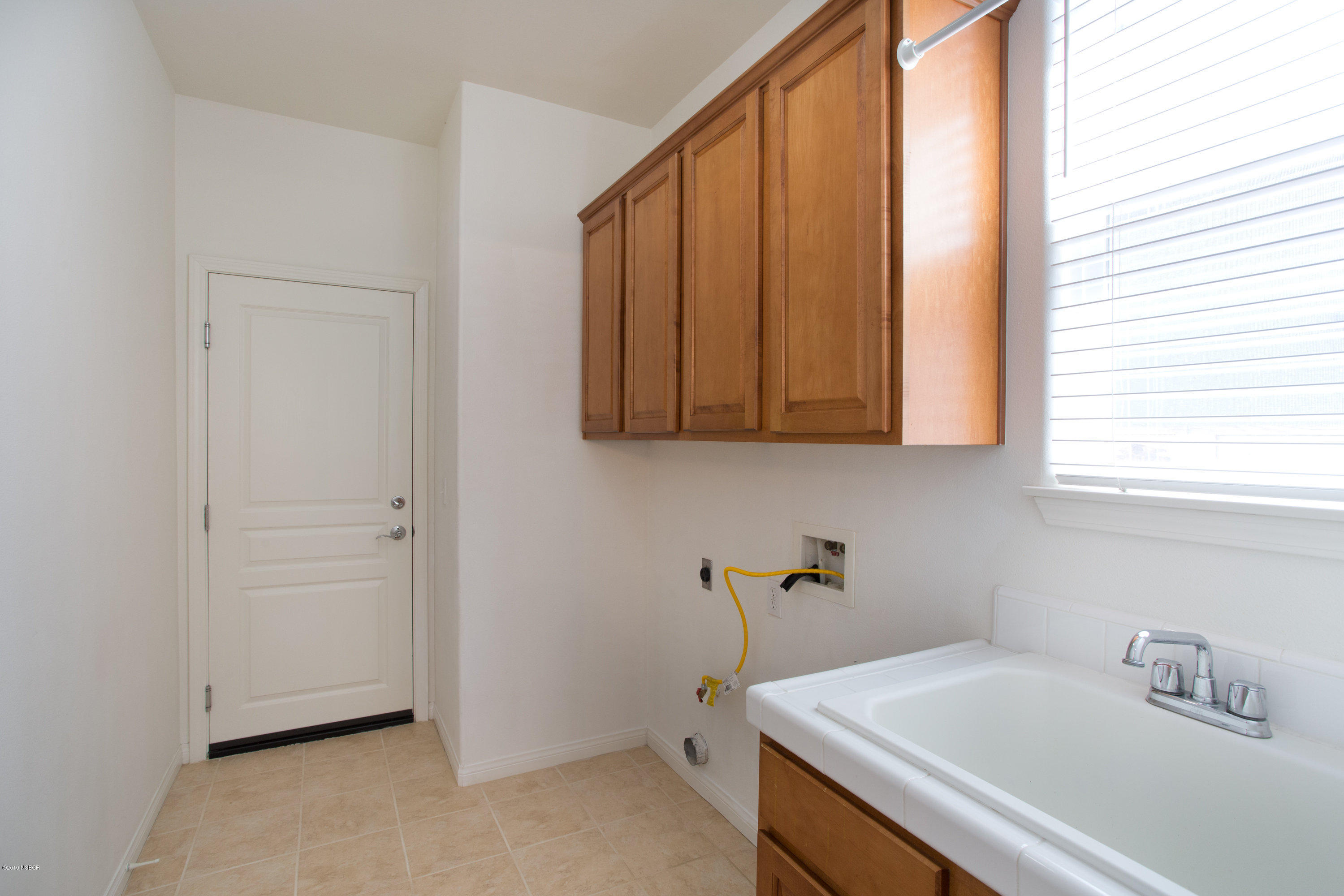 447 Quail Run Road Buellton, CA 93427 - Photo 29 of 33 Laundry Room