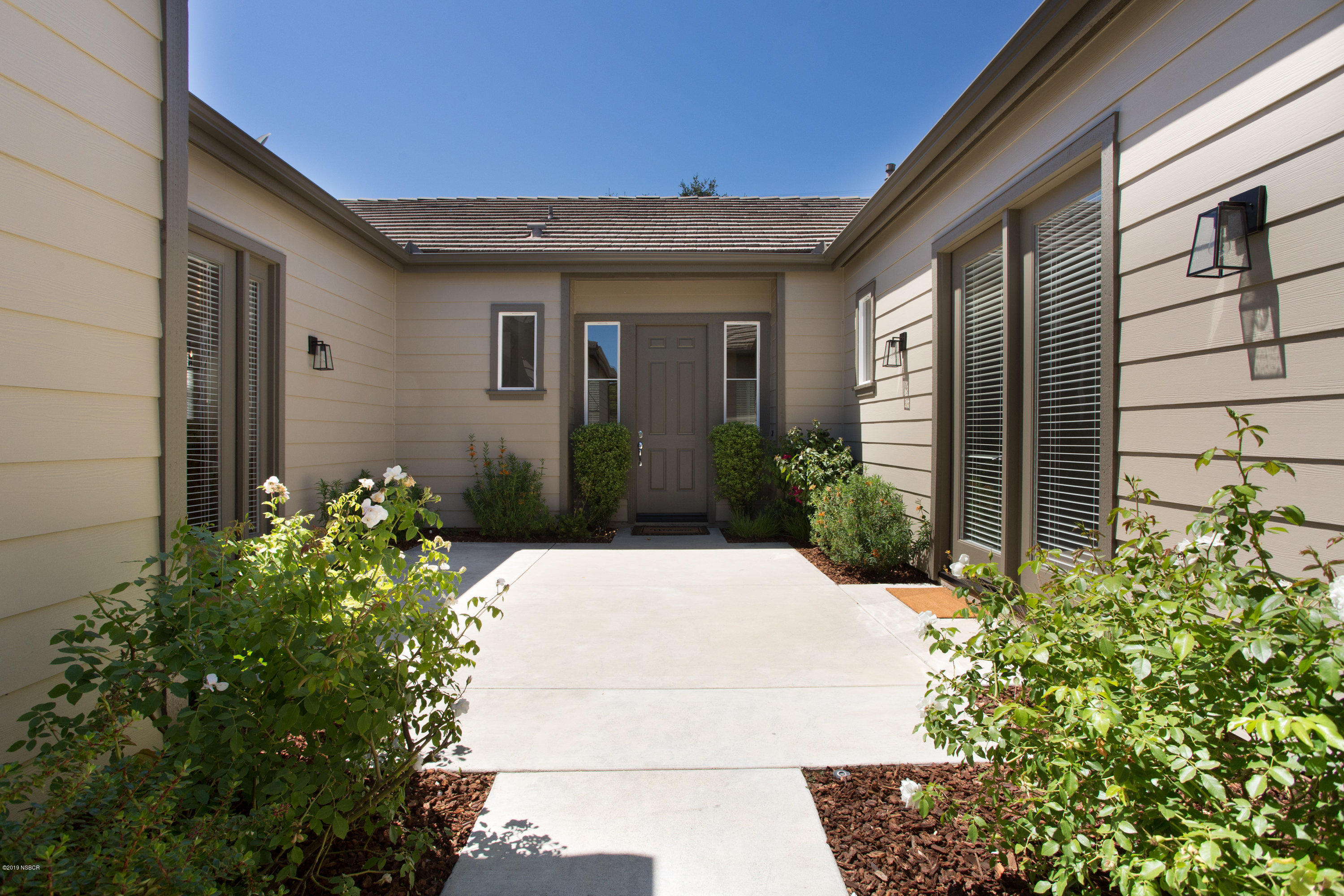 447 Quail Run Road Buellton, CA 93427 - Photo 3 of 33 Entry Courtyard