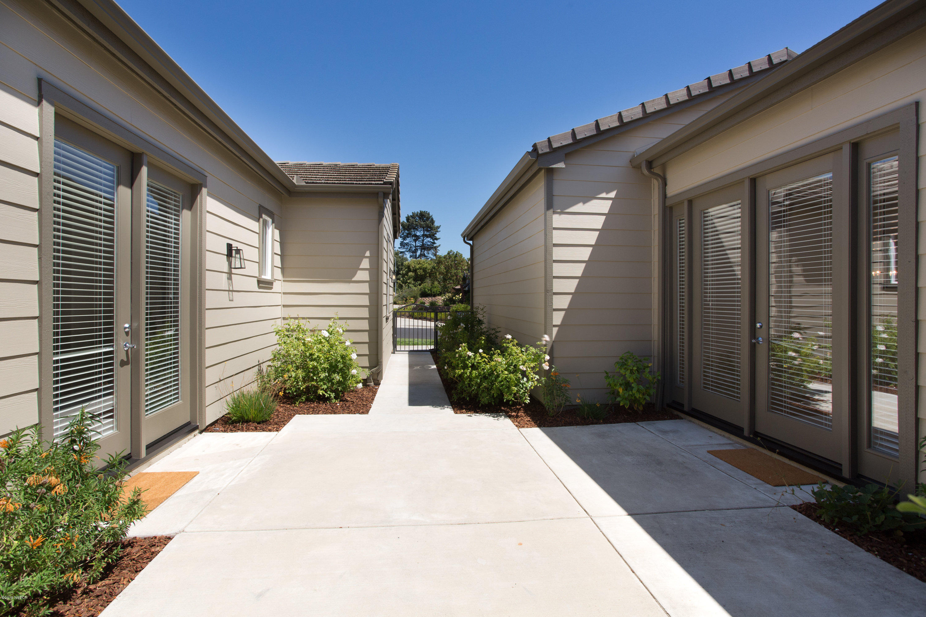 447 Quail Run Road Buellton, CA 93427 - Photo 4 of 33 Entry Courtyard 2