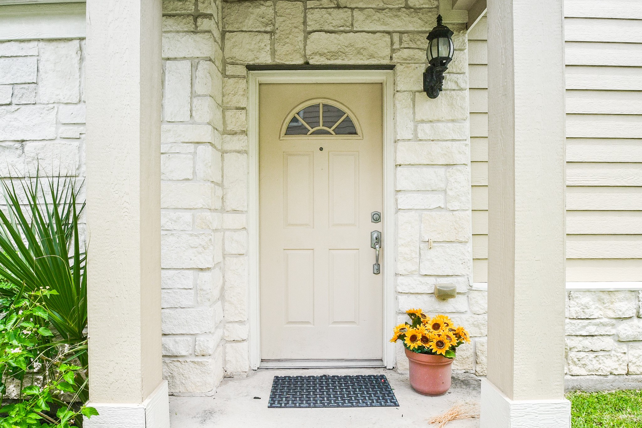 13600 Breton Ridge Street, Unit 36F Houston, TX 77070 - Photo 9 of 38 Inviting front entrance surrounded by charming landscaping.