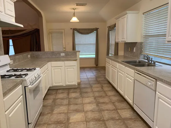 $2,100 | 12918 Stratford Mill Lane, Sugar Land, TX 77498